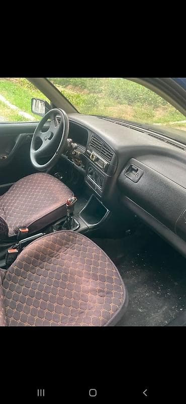 Унаа: Volkswagen Golf: 1993 г., 1.6 л, Кол менен иштөөчү, Бензин, Хетчбек — 1
