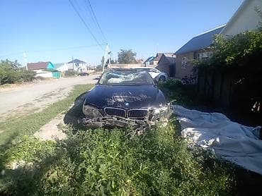 Транспорт: BMW 7 Series 740Li, чёрный седан (длинная база). На фото — автомобиль — 2