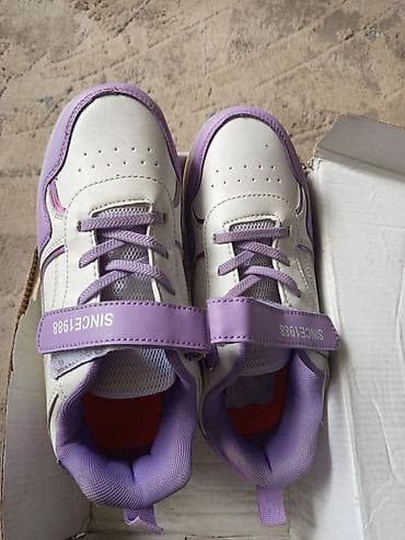 Кроссовки-ролики для детей - Модель с выдвижными колесами в подошве at lalafo.kg Кроссовки-ролики для детей - Модель с выдвижными колесами в подошве