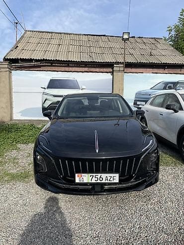 a class: Хунчи черный седан бизнес‑класса с выразительной вертикальной решеткой — 1