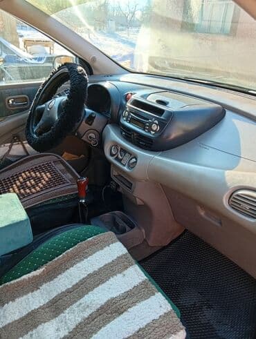 Nissan Almera Tino: 2002 г., 1.8 л, Механика, Бензин, Хэтчбэк — 8