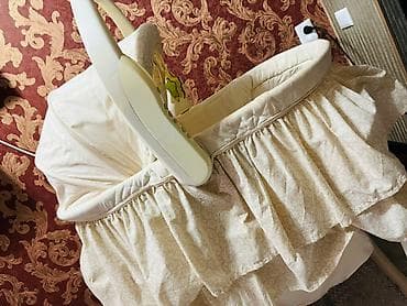 Продается б/у колыбель с возможностью воспроизведения мелодий, белого