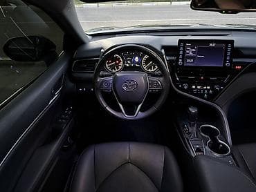 сед: Toyota Camry: 2023 г., 2.5 л, Автомат, Бензин, Седан — 7