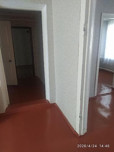 Изолированными комнатами и большой кухней. - Планировка: несколько