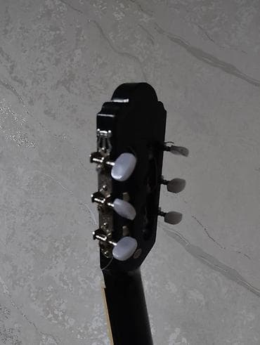 Комузы: Классическая гитара 4/4, черный глянец. Туретский оригинал, размер — 2