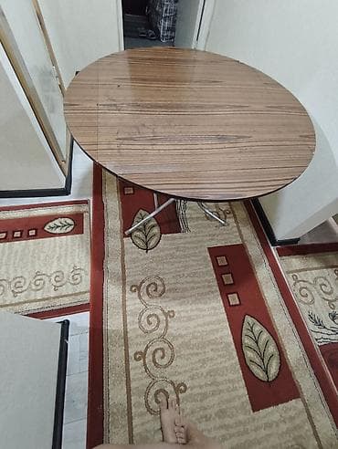 Стол-трансформер 2-в-1: из круглого в квадратный! Продам очень at lalafo.kg Стол-трансформер 2-в-1: из круглого в квадратный! Продам очень