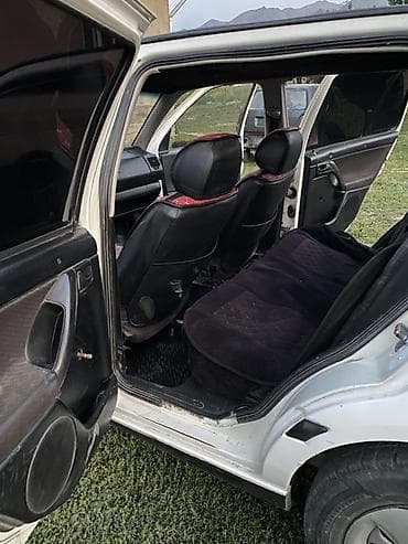 салон машины: Volkswagen Golf: 1992 г., 1.8 л, Механика, Бензин, Хэтчбэк — 6