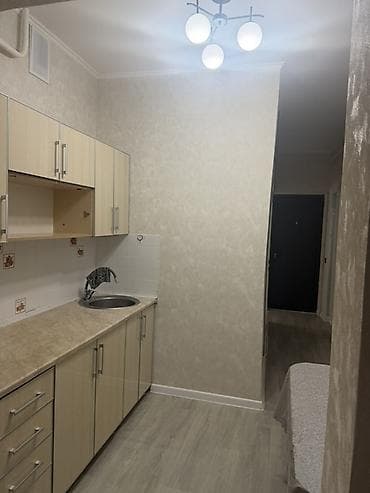 квартиры бишкека: 📢 Срочно продается 1-комнатная квартира! 🏠 105 серия 📐 Площадь: 35 м² — 3