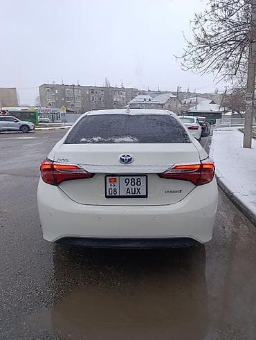 Toyota Corolla: 2018 г., Гибрид, Седан