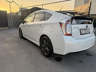 Toyota Prius: 2013 г., 1.8 л, Вариатор, Гибрид, Хэтчбэк at lalafo.kg Toyota Prius: 2013 г., 1.8 л, Вариатор, Гибрид, Хэтчбэк