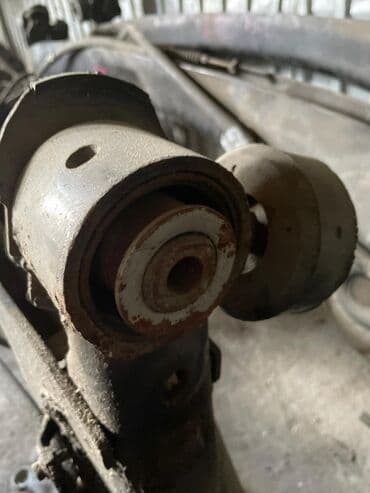 очень нужны: Toyota Ipsum Задние балки в сборе в наличии Тойота Ипсум Объем 2.4 — 4