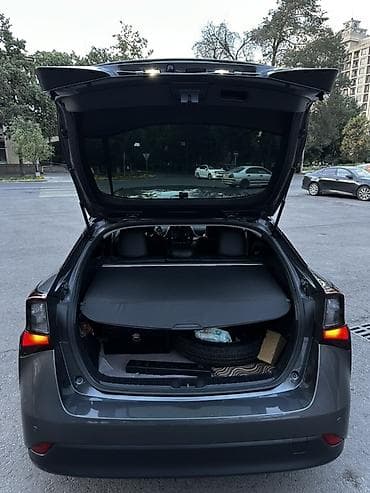 8: Toyota Prius: 2021 г., 1.8 л, Вариатор, Гибрид, Хэтчбэк — 3