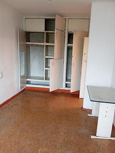Комнаты: 18 м², Без мебели — 2