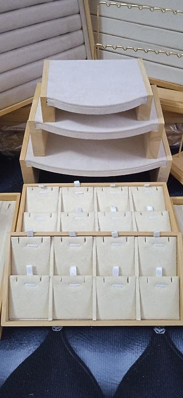 през: Набор подставок для ювелирных изделий, предназначенный для — 1