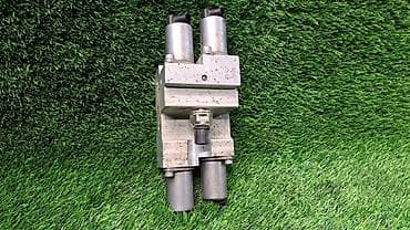 srv 3: Блок клапанов гидроподвески Е70 6 782 737 Год 2008 HYDAC В отличном — 1