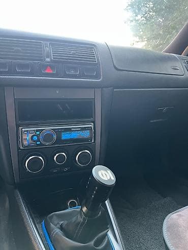 Продажа авто: Volkswagen Golf: 1999 г., 1.6 л, Механика, Бензин, Хэтчбэк — 9