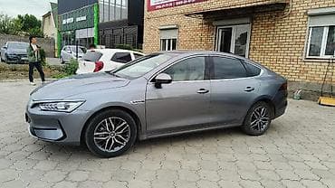 model y: BYD Qin: 2021 г., Автомат, Электромобиль, Седан — 2