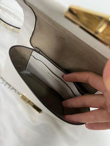 сумка клатч б у: Майкл корс оригинал есть пыльник. стоил 200$ отдаю за 4500 состояние — 2