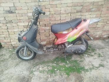 скутер пляжный: Скутер 2‑тактный, ориентировочно 50–100 см³. Компактная рама — 1