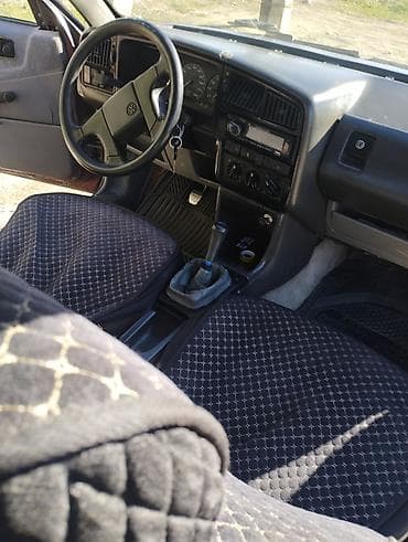 ct 200: Volkswagen Passat: 1988 г., 1.8 л, Механика, Бензин, Хэтчбэк — 5