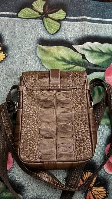 Скупка золота и ювелирных изделий: Классическая сумка, Италия, Материал: Искусственная кожа, Регулируемый ремень, Унисекс, Б/у — 4