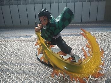 Статуэтки: Фигурка и набор мерча по “Kimetsu no Yaiba / Demon Slayer”. Состав: - — 1