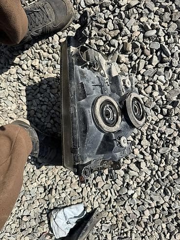 фар 2107: Передняя фара автомобиля (левая/правая — ориентируйтесь по креплениям — 2