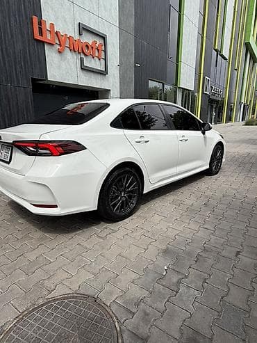 карол: Toyota Corolla: 2019 г., 1.8 л, Вариатор, Гибрид, Седан — 1