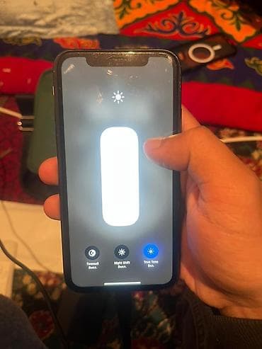 Poco: IPhone Xr, 64 ГБ, 79 % — 2