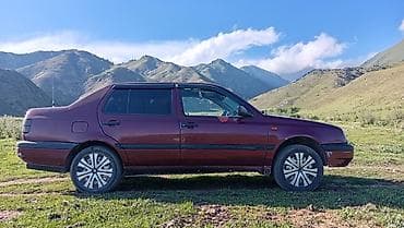 Транспорт: Volkswagen Vento: 1994 г., 1.8 л, Механика, Бензин, Седан — 1
