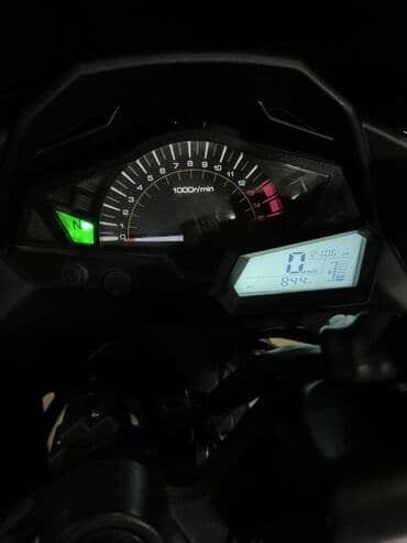 электронный мотоциклы: Kawasaki 400 📍 Пробег всего 844 км — как новый! 💪 Объём двигателя: 400 — 4