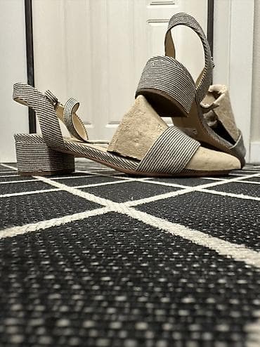 бекер берилет: Отдам за символическую плату женские сандалии Clarks размер 37 на — 1