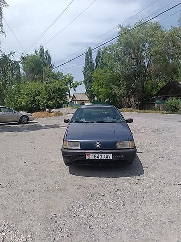 варианты: Volkswagen Vento: 1990 г., 1.8 л, Механика, Седан — 3