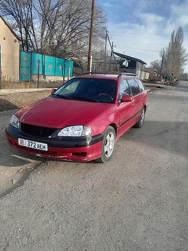 продо: Универсал красного цвета с пятидверным кузовом. Основные — 3