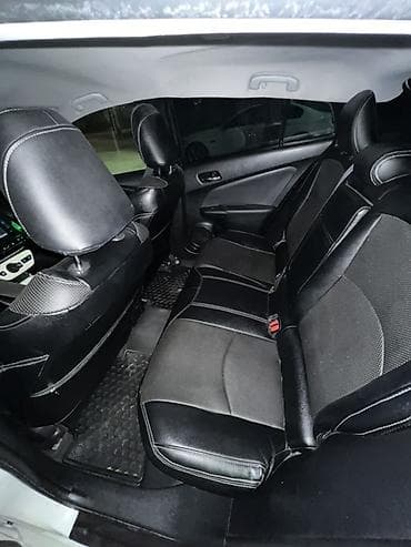 subaru outbeck: Toyota Prius: 2017 г., 1.8 л, Робот, Гибрид, Хэтчбэк — 7