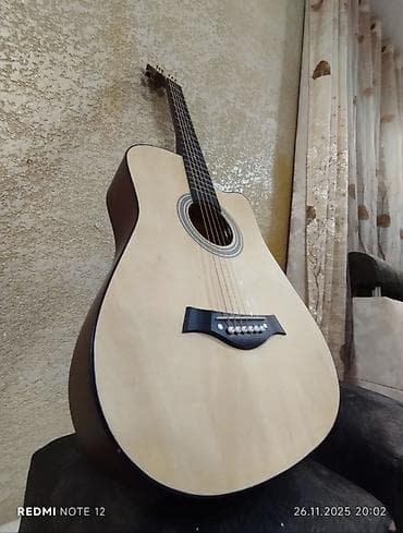 Музыкальные инструменты: Акустическая гитара с вырезом (cutaway), форма корпуса Dreadnought — 9