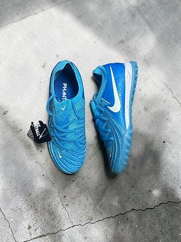 Nike Phantom – футбольные бутсы для игры на искусственных покрытиях