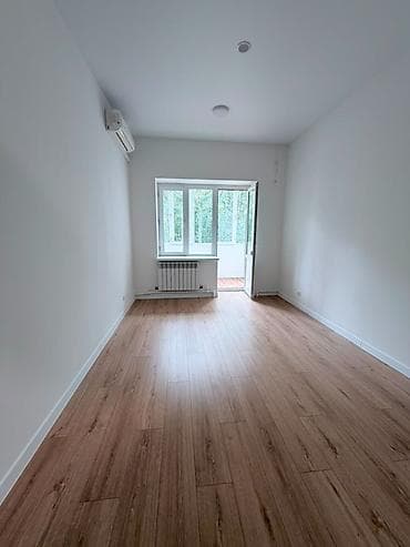 Аренда офисов, 80 м², В жилом комплексе, 1 линия, С отдельным входом, С отдельным сан узлом — 1