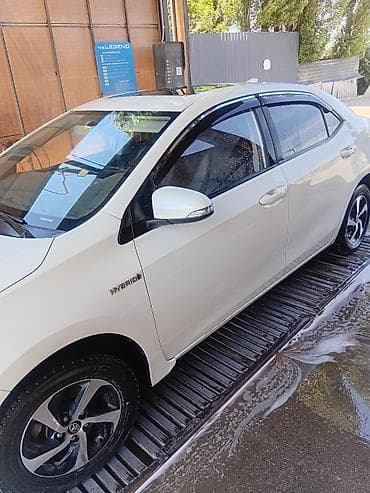 byd e7: Toyota Corolla: 2018 г., 1.8 л, Автомат, Гибрид, Седан — 4