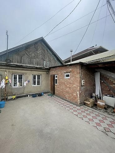 с речкой: Продаются 2 соседних дома, построенных на 1 участке, разделенных — 2