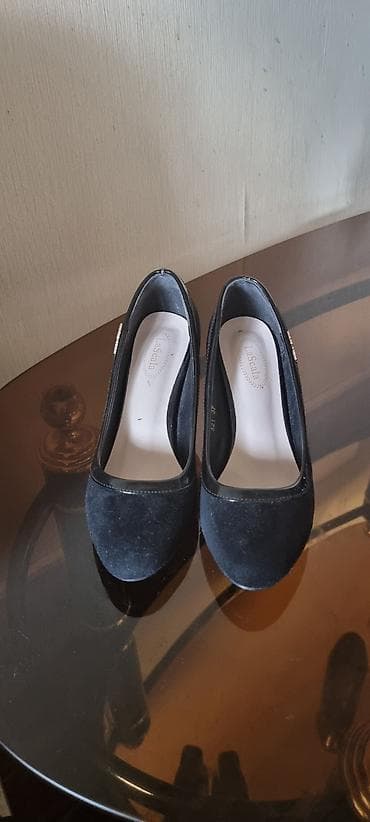 Туфли: Туфли бу 37 размера
цена по 500 сом каждая пара — 5