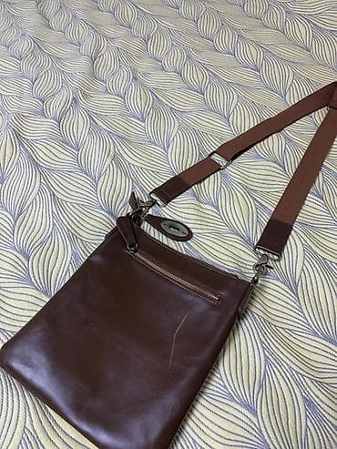 Сумка через плечо из коричневой натуральной кожи. - Формат