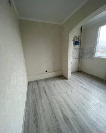 срочно продаётся 1 комнатная квартира в районе ошского рынка по улице молодая гвардия: 1 комната, 45 м² — 4