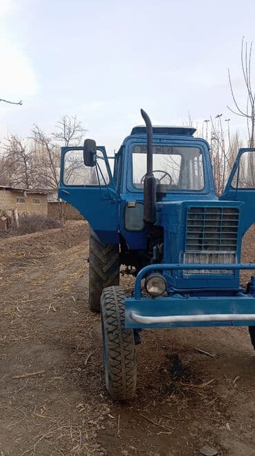 купить резину на трактор: Трактор колесный, с кабиной. Синяя окраска, передний бампер с — 5