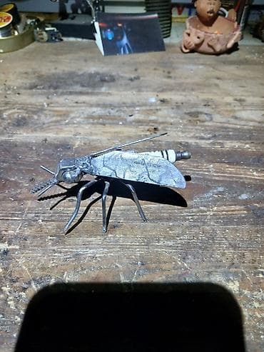 мадагаскарский таракан: Металлическая скульптура-насекомое из деталей и крепежа. - Авторская — 1