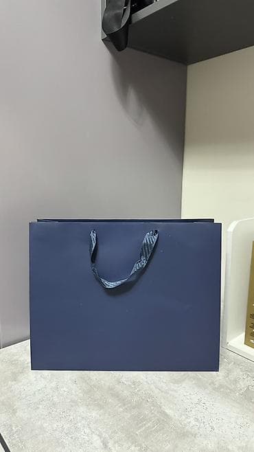 подарочный пакет: Подарочный пакет, цвет темно‑синий. 12шт 650 сом размер не написан но — 1