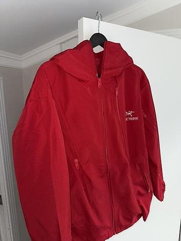 сумка гаярд: Куртка Arc’teryx, красная, с капюшоном Новая❗️❗️❗️|качество фотографий — 5