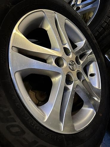 Комплект колес Toyota на легкосплавных дисках - Диски: оригинальные at lalafo.kg Комплект колес Toyota на легкосплавных дисках - Диски: оригинальные
