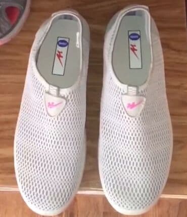 где можно продать старые вещи в бишкеке: В связи с отъездом продаётся НОВАЯ и ПОЧТИ НОВАЯ обувь (всего 1 раз — 11