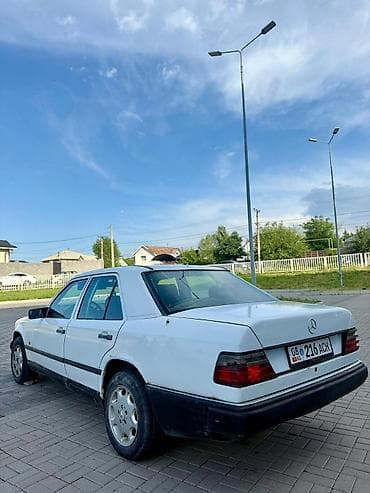 мерседес г: Mercedes-Benz E-Class: 1987 г., 2 л, Механика, Бензин, Седан — 3